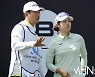 [Ms포토] 이주미-이동석 '홀인원 준비한다'