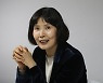 글 쓸 때 가장 용감한 최영미 시인 “그저 작가로 기억되고 싶죠”