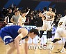 [MD포토] 창원LG '짜릿한 역전승의 기쁨'