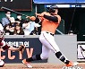 안타 날리는 오그레디 [사진]