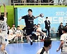 SK, 상무에 1점 차 신승…남자 핸드볼 2위 경쟁 '치열'