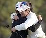 [Ms포토] 롯데 황유민-이소영 '우리가 이겼다'
