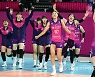 흥국생명 올시즌 27승 달성, 배구여제 김연경 환호.