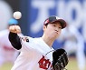 [포토]KT 선발 엄상백의 역투