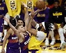 [NBA] ‘AD 27점·리브스 더블더블’ LAL, 부커 분전한 피닉스에 승리