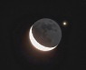내일 저녁 서쪽 하늘 우주쇼…초승달-금성 초근접