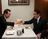 [초동시각]'오므라이스 외교'의 이면