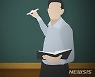 '엎드려뻗쳐' 인천 중학교 교사가 수업 중 학생 폭행