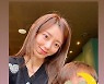 '임창정♥' 서하얀, 아들 다섯 둔 엄마의 러블리함…아들과 주말 외출에 방긋