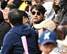 절친 홍원기 감독 응원하기 위해 시범경기 찾은 박찬호 [사진]