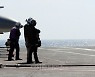[포토] 핵추진 항공모함 니미츠에서 진행 중인 착함 훈련