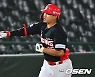 김석환, 우월 2점 홈런 넘겼어요 [사진]