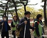 농협유통, '오늘은 일일 시각장애인 산책 도우미'