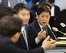 Korean authorities urge 5 major financial groups to be responsible in management