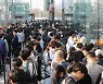 ‘사과밭’에 장사진…강남 애플스토어 오픈 현장