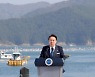 [B컷 용산]윤 대통령 영호남 방문 “1호 영업사원” 수산물 판매, 가뭄 점검