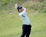 송영한, JGTO 개막전 3R 4위로 '우승 경쟁'…선두 이시카와 료와 2타차