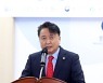 "김영환 충북지사, 산불에도 술판 벌여" 민주당 거센 비판