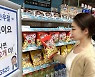 만우절 최고 인기 상품은 '뻥이요'…편의점서 완구류도 잘 팔려
