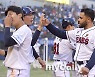[MD포토] 로하스 '끝내기 홈런으로 승리 이끈 선수'