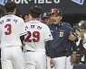 스타선수 출신 이승엽 감독 첫 데뷔전 '승리'[뉴시스Pic]