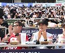 김동연, '야구외교' 골드버그 美 대사와 KT 개막전 관람