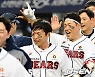 양의지, 개막전 승리 기쁘다 [사진]