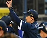 이승엽 감독, '승리 브이' [사진]