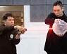 전현무 광선검 뽑고 난리→이은결도 감탄 “타고 나” (당나귀 귀)