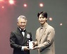 [bnt포토] '감사패 전달식 마치고 기념촬영하는 양의식 회장-YONG HEO'(페이스 오브 코리아)