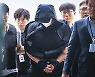 '공포의 비행' 항공기 비상 출입문 연 30대 구속영장 발부