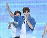 비투비 육성재, 멋지게 열창 [포토엔HD]