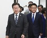 野, 경찰 과잉 진압 논란에 "반민주주의적 폭거…과거로 회귀"