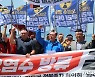 완도 어업인 "후쿠시마 오염수 방류 결사반대"…해상선박 시위