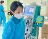 ‘팬데믹 영웅’ 불렸던 간호사 “소모품 취급, 바뀐 게 없어요”