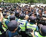 특전사동지회, 5·18 민주묘지 참배하려다 5·18 단체에 막혀