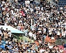 코로나19 격리 의무 풀린 첫 주말 야구장 풍경