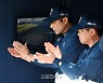 [포토]선수들에게 박수를 보내는 NC 강인권 감독