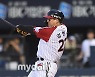 [MD포토] 김현수 '역대 7번째, 1300타점'