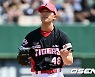 "모두 제 잘못이죠"...승리에도 멋쩍은 이의리, '100구 5무원' 탈피 실패   [오!쎈 부산]