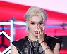 [포토] NCT 태용, 눈이 시려워서 눈물이...사실은 울컥