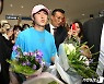 최고의 시즌 보낸 이강인, 팬들 환대 속에 귀국