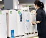[포토] 역대급 장마 예고에… 제습기 판매 급증