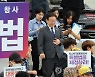 기자회견 참석하는 이재명 대표