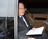 차에 앉은 이재명 대표