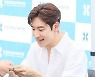 [포토] 이제훈, '몸에 벤 매너'