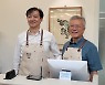 文 만난 조국 “文정부 모든 게 부정당해...뭘 할지 고민 중”