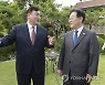 문재인 ‘中은 높은 봉우리’, 이재명은 ‘中병풍’논란…굴종외교 부끄럽지 않나 [핫이슈]