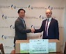 경기도중소기업CEO연합회, 우크라이나에 건강체크기 기증