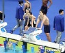 아쉬워하는 대한민국 혼성 혼계영 400ｍ 대표팀